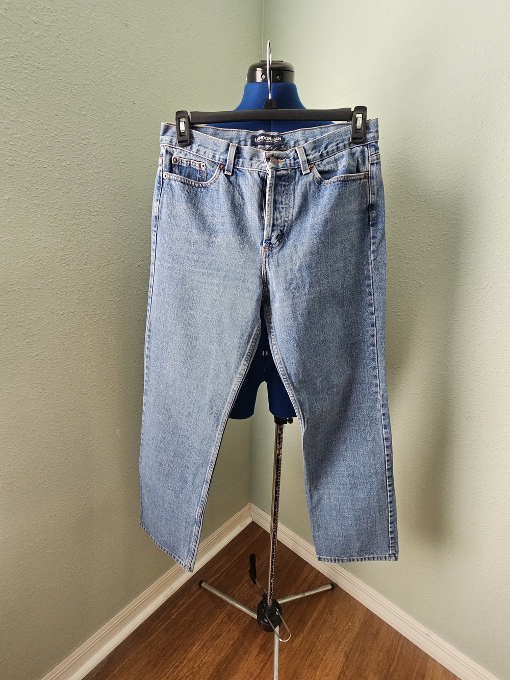 LONDONJEAN Light Blue Denim Jeans with Copper Button Straight Leg Size 12